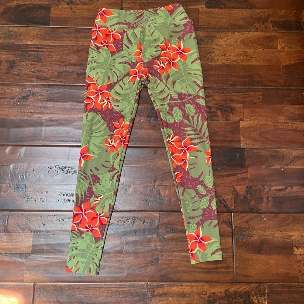 Signature Lula Roe Exclusive Floral Hawaiian Leggings in OS​